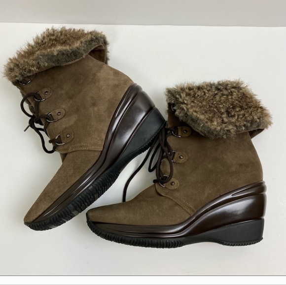 Aquatalia Shoes - Aquatalia Adorable Waterproof Booties EUC 😍